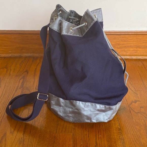 Vintage Tommy Hilfiger Duffle Tote Bag Drawstring Close Shoulder Strap &  Handle - Picture 2 of 8